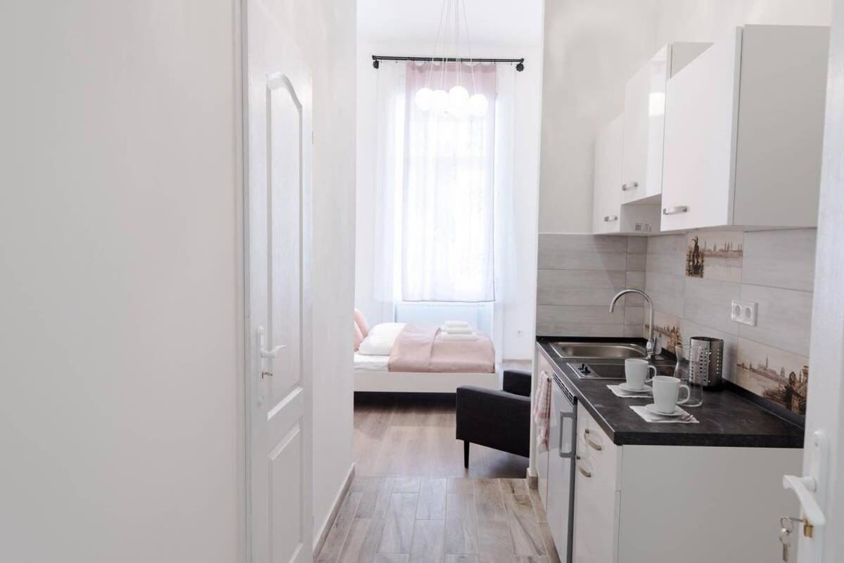 Brand New Studio With Aircon In The Center Budapest Exterior photo